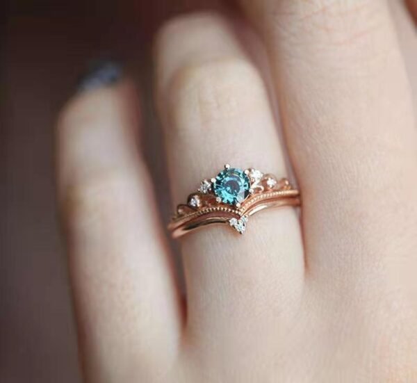 Elegant Rose Gold-Plated Ring – Timeless Sparkle