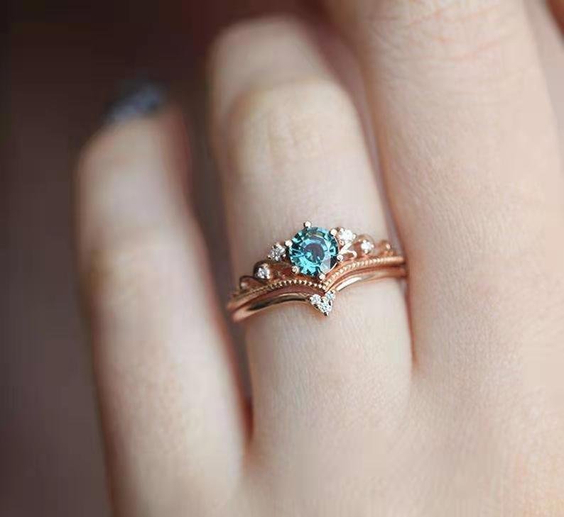 Elegant Rose Gold-Plated Ring – Timeless Sparkle