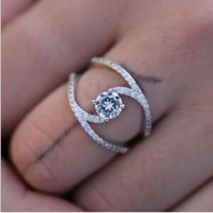 Radiant Zircon Curve Ring – Elegant Sparkle