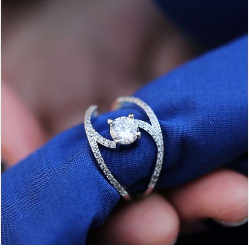 Radiant Zircon Curve Ring – Elegant Sparkle