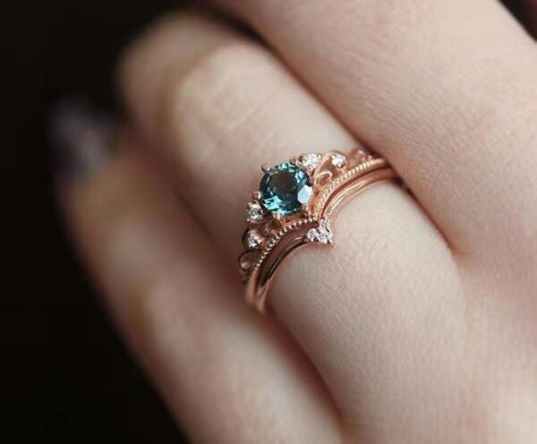 Elegant Rose Gold-Plated Ring – Timeless Sparkle