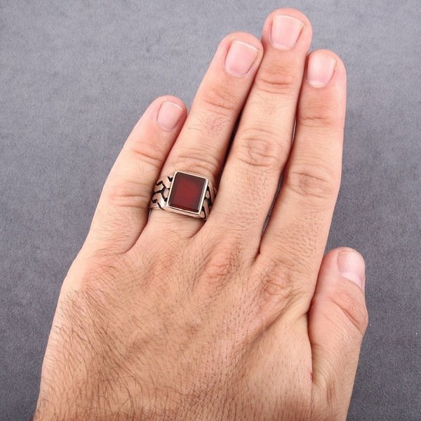 8abf2406-9c75-49bf-9a9e-bc9cb224e8e1.jpg Vintage Alloy Gemstone Ring – Timeless Statement