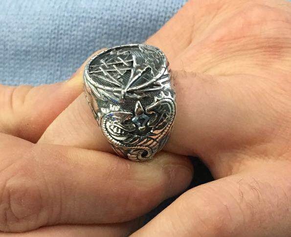 Embossed Sailboat Ring – Bold Nautical-Inspired Band