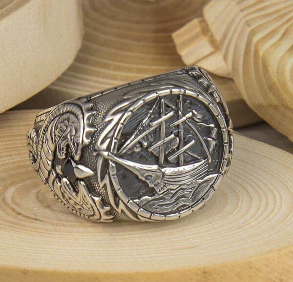 Embossed Sailboat Ring – Bold Nautical-Inspired Band